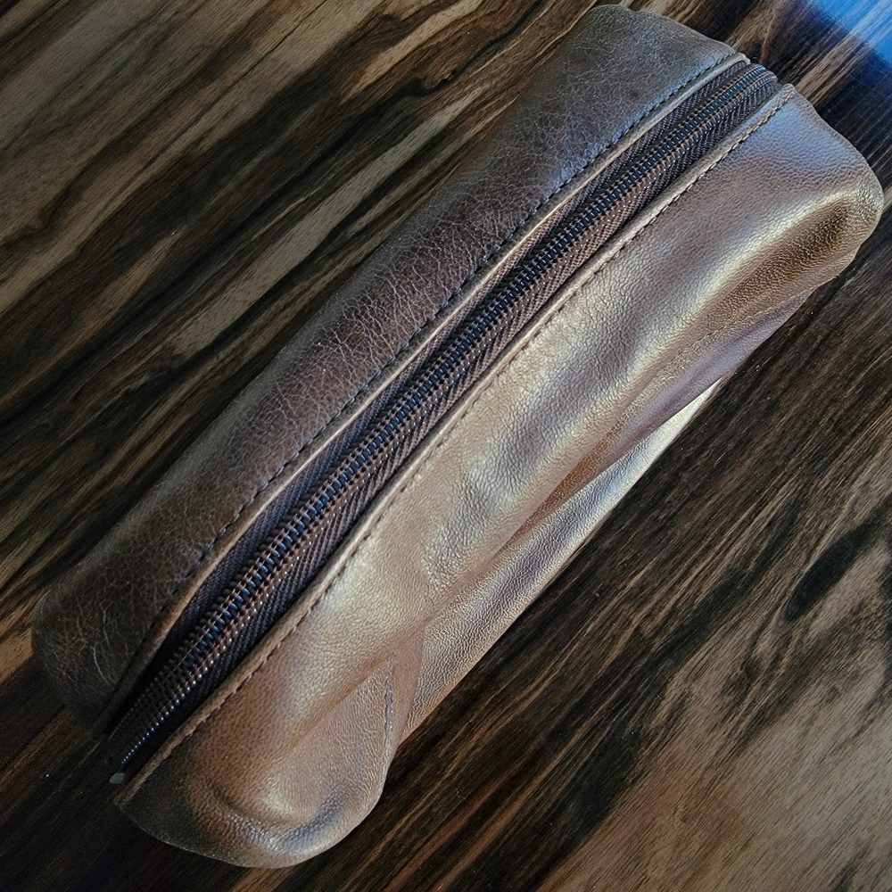 NEW Emirates First Class Leather Amenity Kit - Picture 6 of 13